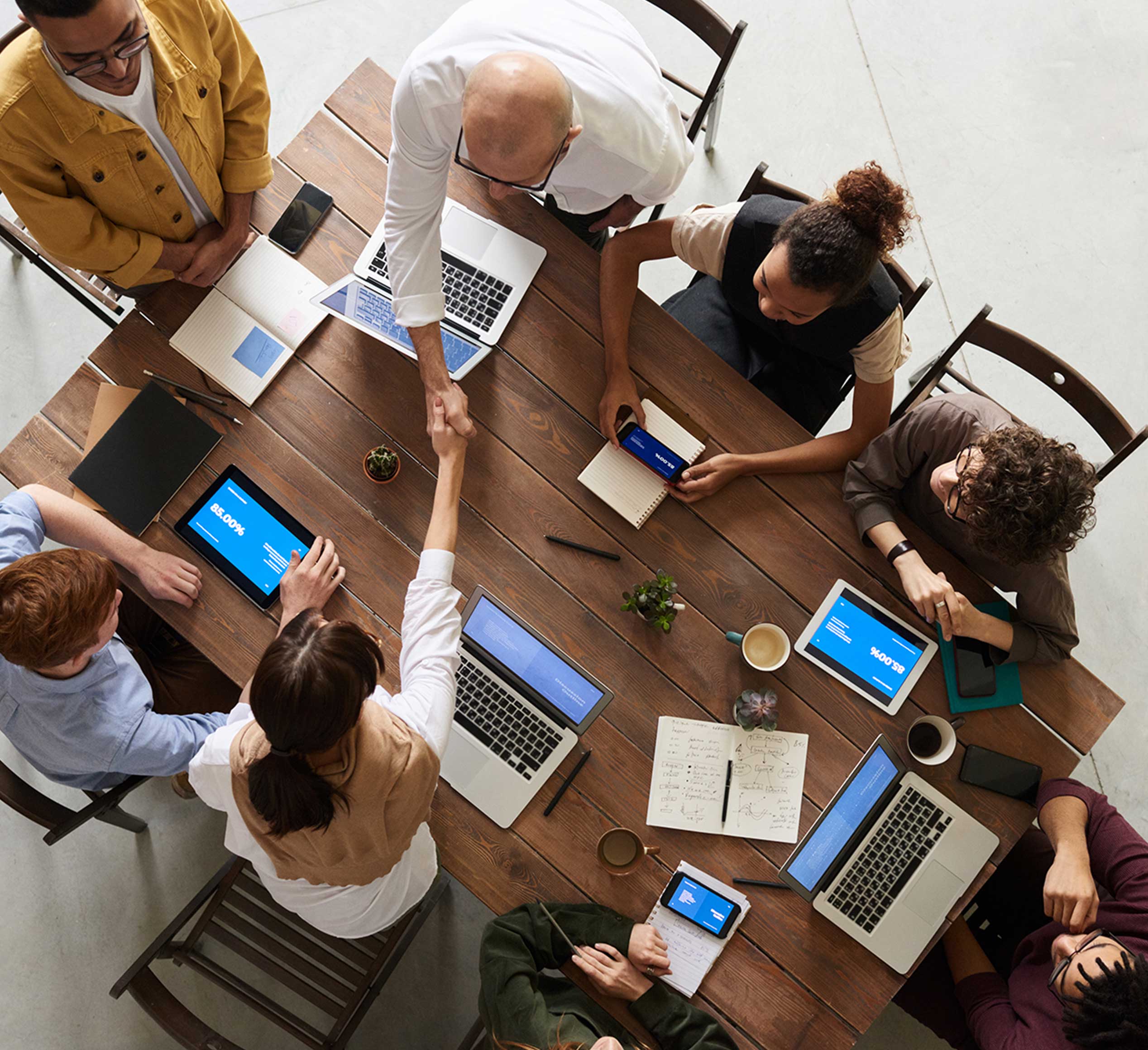 Team Meeting 1 hinh-anh-nhan-vien-lam-viec