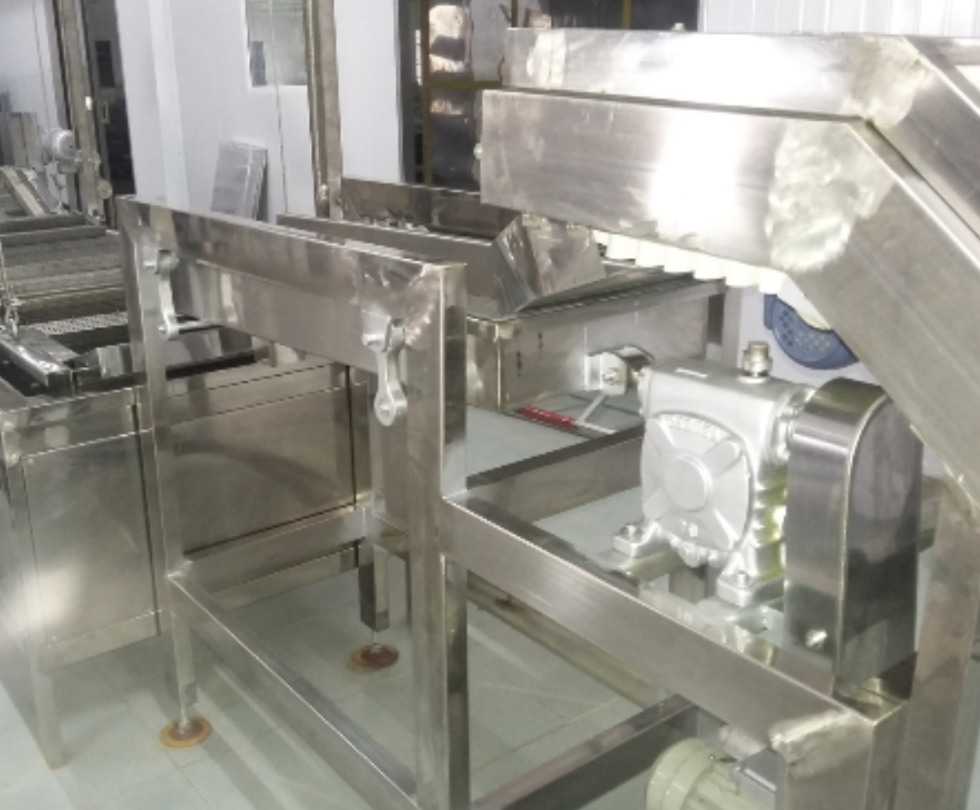 White frying system with oil - Image 3