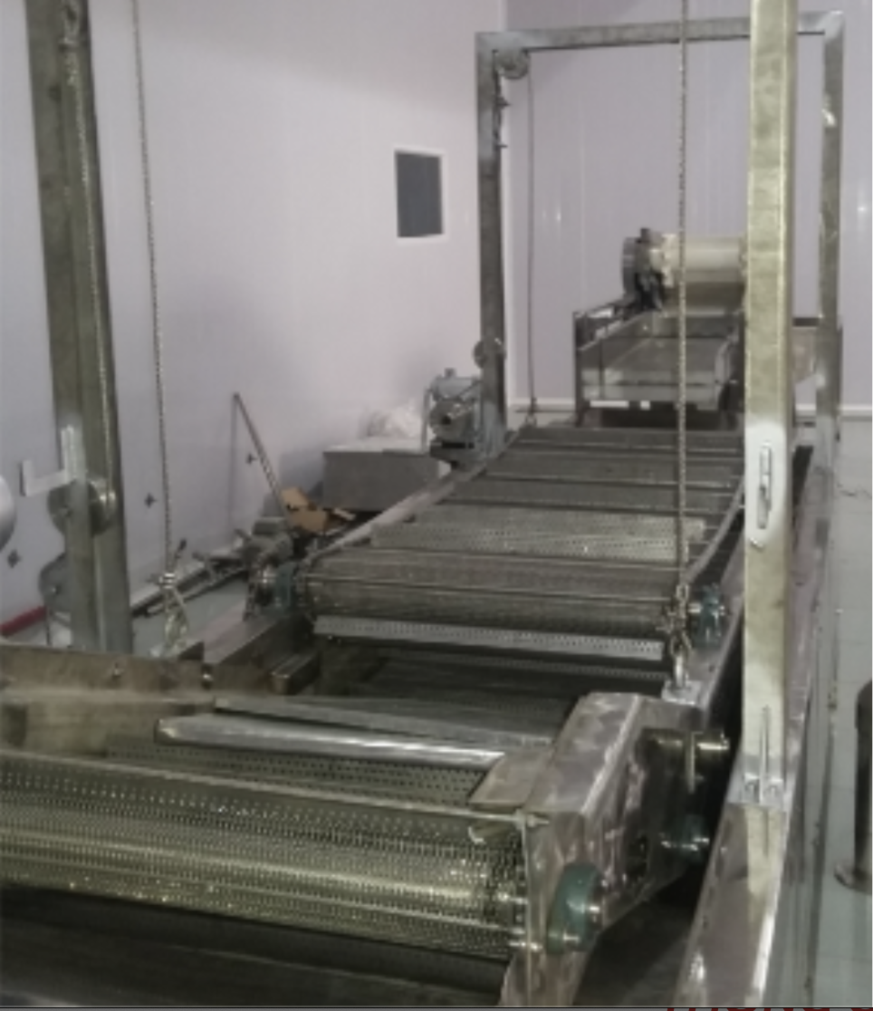 White frying system with oil - Image 4